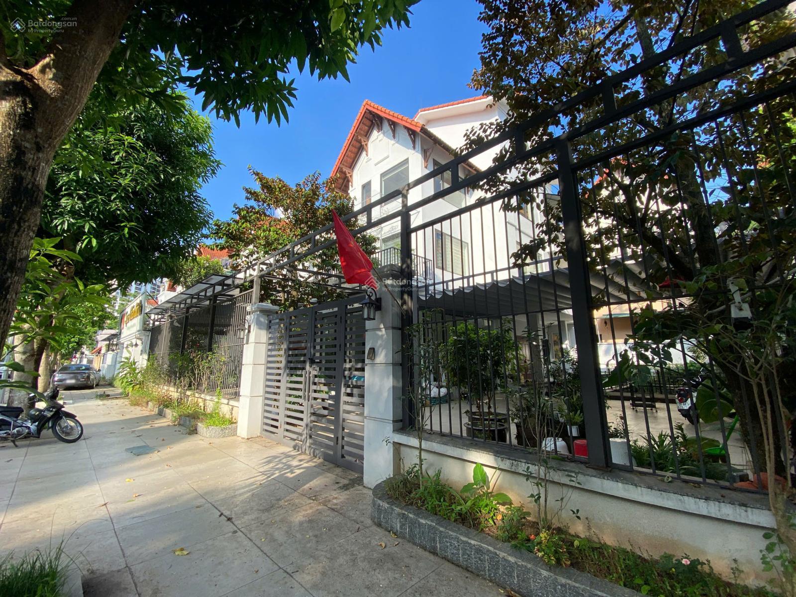 Biệt thự mặt phố Bùi Thiện Ngộ, 400m² - 4 tầng, 70 triệu - Địa điểm lý tưởng cho thuê!