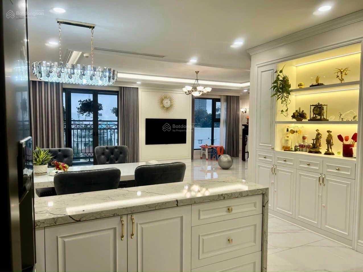 Căn hộ Sakura Tower 85m² giá 6.35 tỷ - Ban công ĐB, full đồ sang trọng!