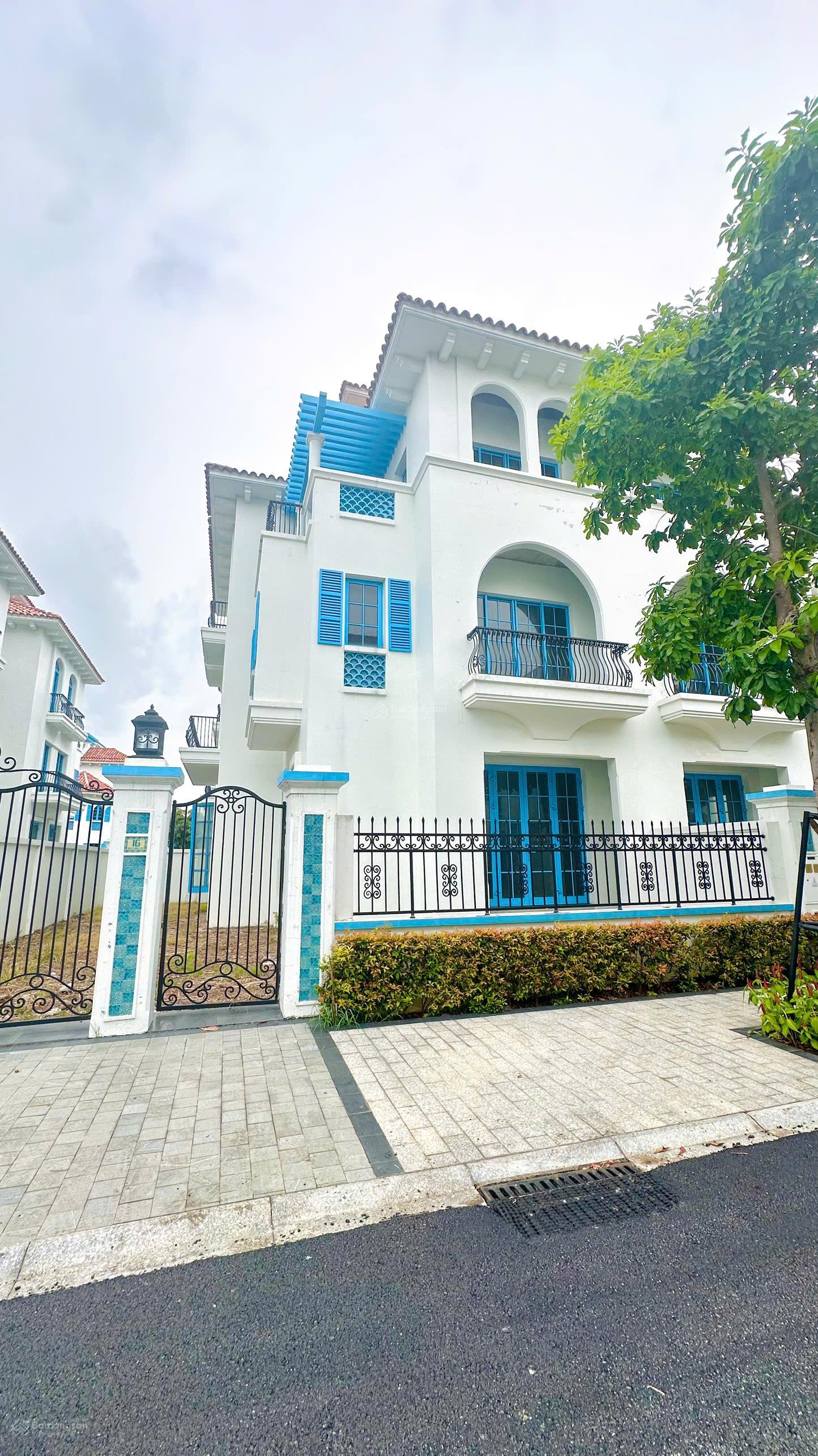 Bán BT Song lập 233m2 Khu Malloca đẹp nhất dự án Sun Feria Hạ Long - Sổ đỏ sắp ra!