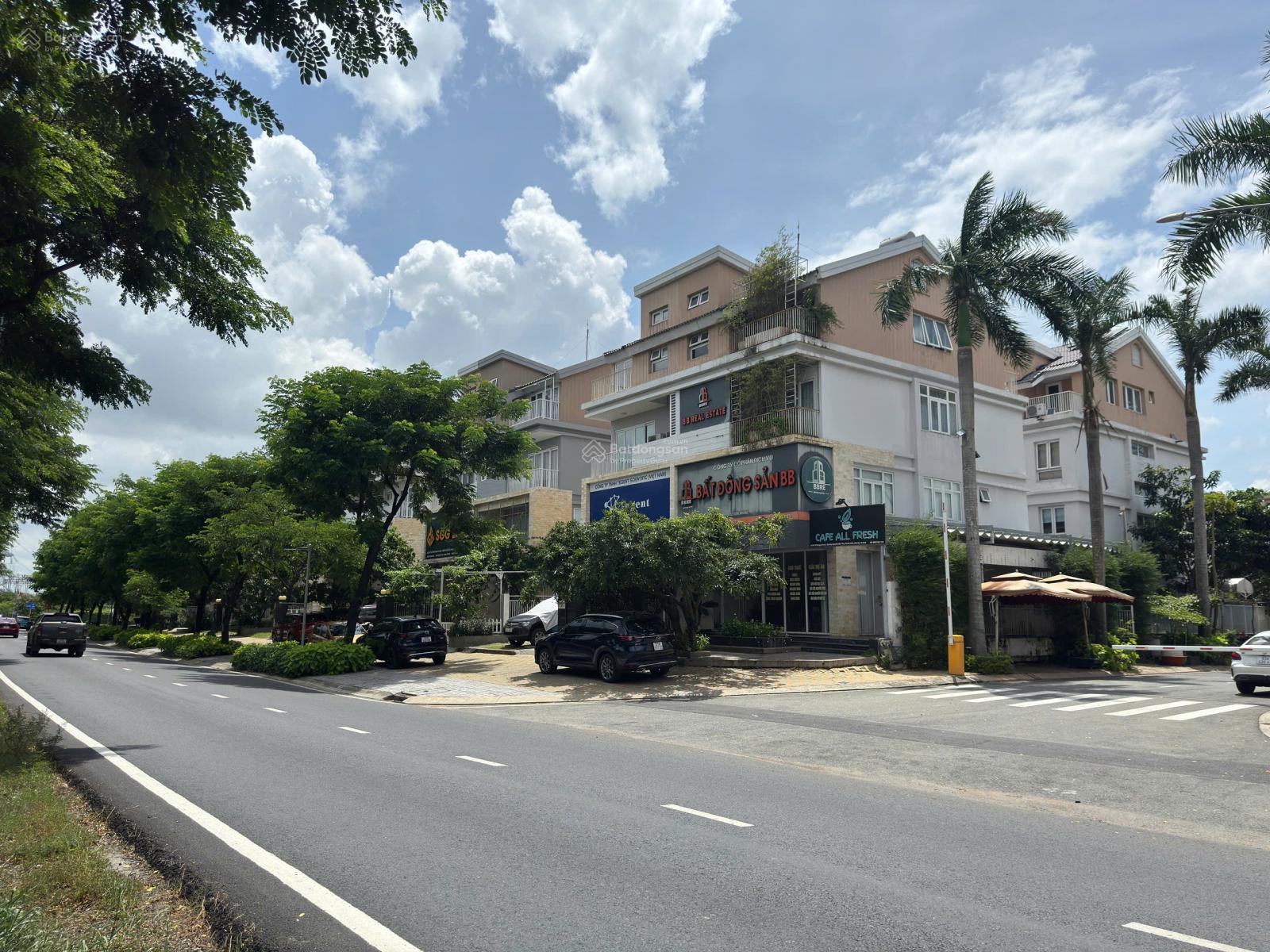 Shop biệt thự Dragon Parc, mặt tiền Nguyễn Hữu Thọ, 8x21m giá 20.5 tỷ - Đầu tư sinh lời ngay!