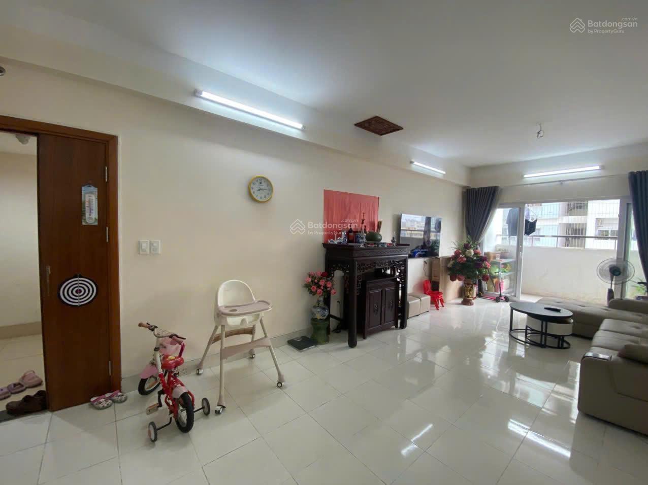 Căn hộ chung cư HVQP Tây Hồ 106m² giá 8.7 tỷ - Ban công siêu rộng, đầy đủ nội thất!