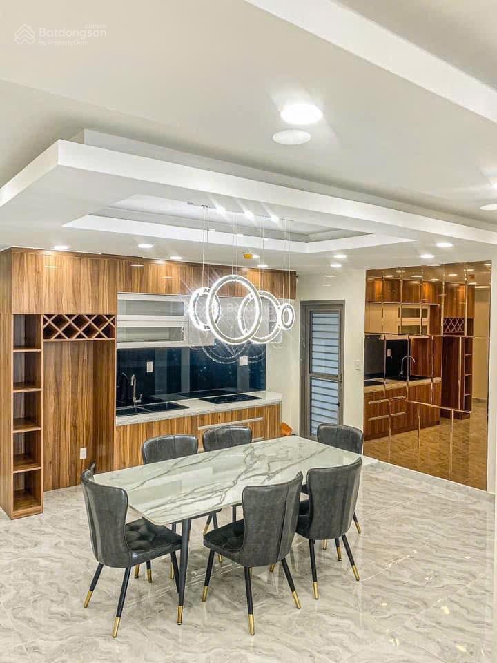 Căn hộ Sài Gòn South Residences 95m² giá 6.5 tỷ - Căn góc full nội thất, sẵn sàng vào ở!