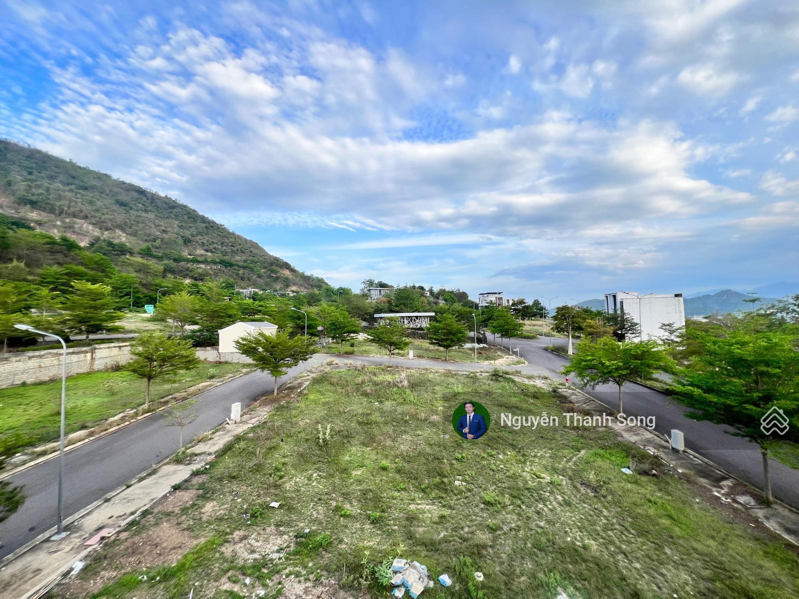 Bán cặp biệt thự liền kề Hoàng Phú Nha Trang 320m² - Mặt công viên thoáng mát!