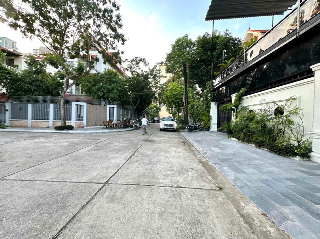 Biệt thự KĐT Tây Nam Linh Đàm 180m² giá 40 tỷ - Đầu tư sinh lời vượt trội!