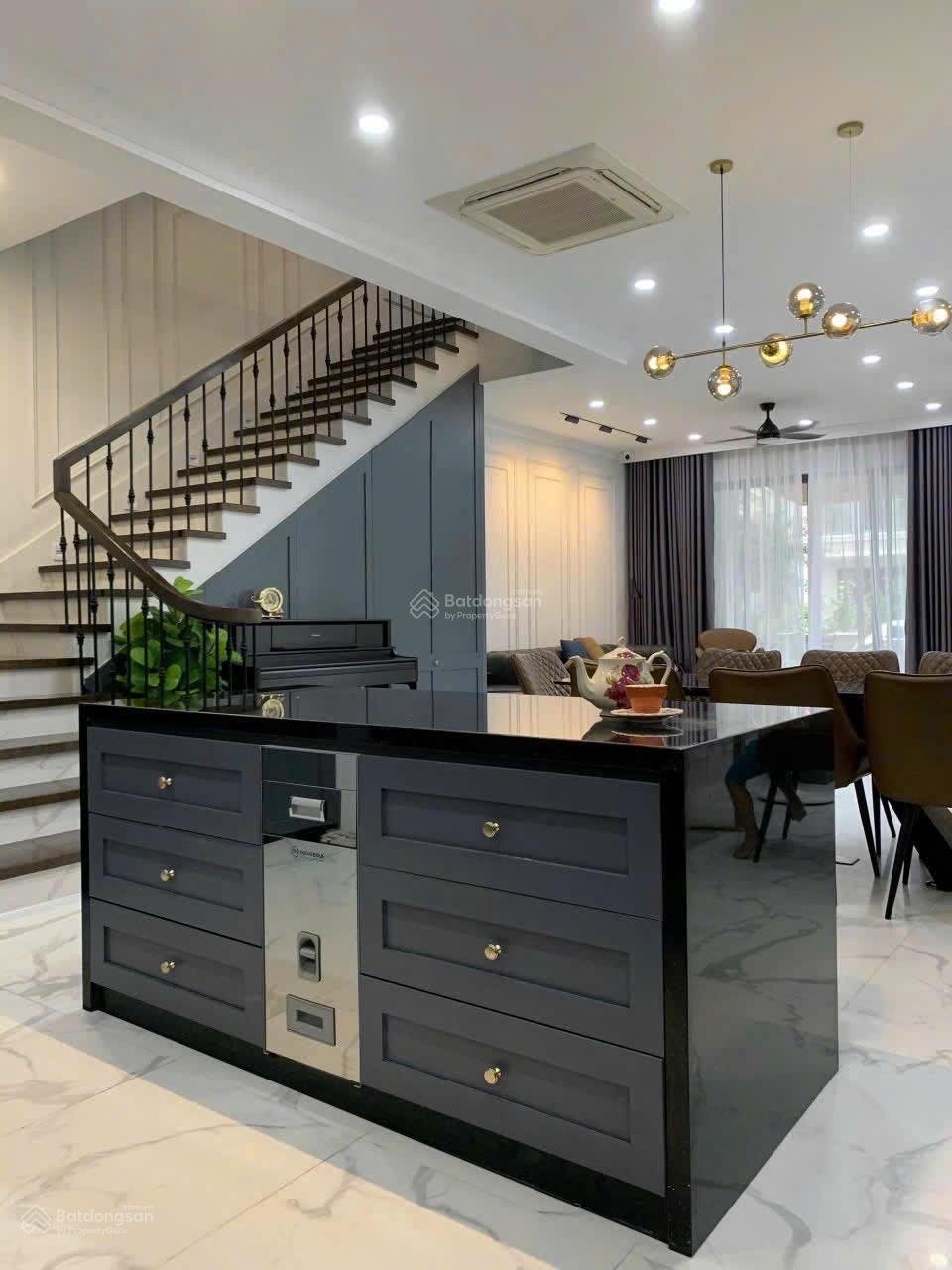 Bán biệt thự Nine South Estates, Nhà Bè, 140m² giá 18 tỷ - Nội thất cao cấp, sẵn sàng vào ở!