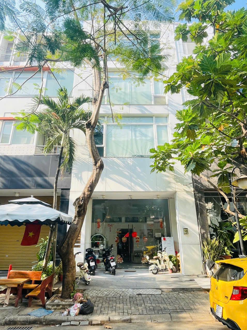 Nhà phố Hưng Gia 1, Phú Mỹ Hưng 111m² giá 27.9 tỷ - Khu kinh doanh sầm uất!