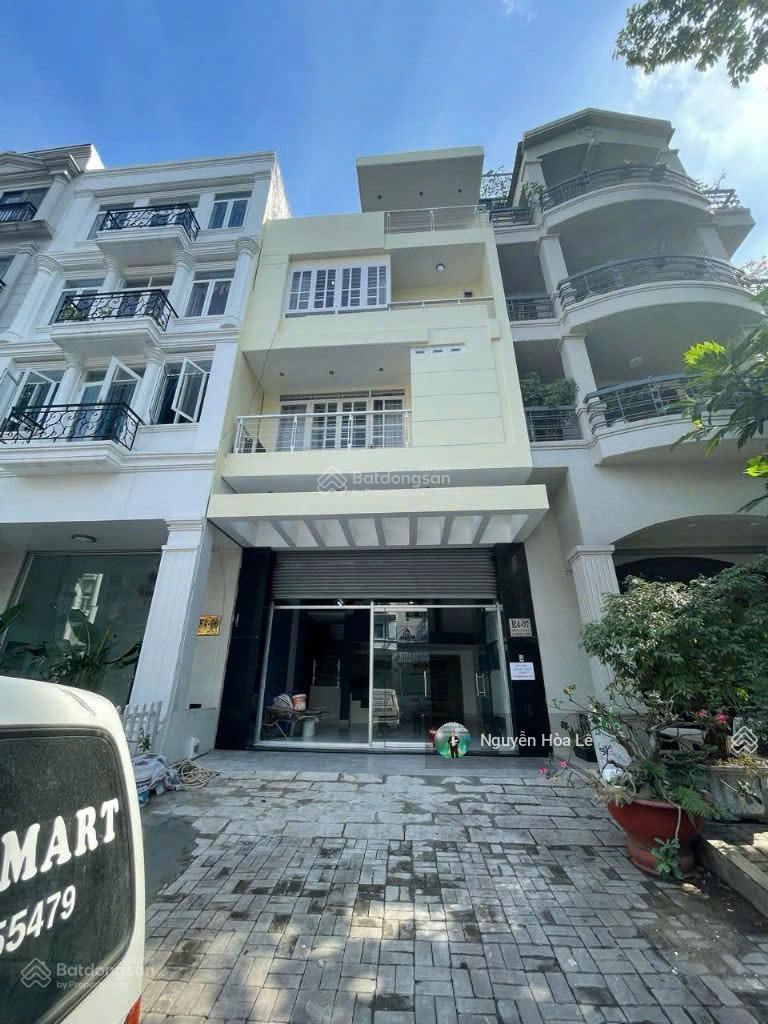 Nhà phố Hưng Gia 2 Phú Mỹ Hưng 111m² giá 33 tỷ - Mặt tiền đường lớn 17m