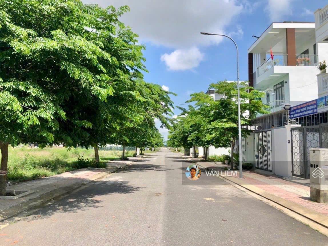 Đất tái định cư Nam Sông Cái, Diên Khánh 100m² giá 2.35 tỷ - Sổ hồng chính chủ, xây dựng tự do!