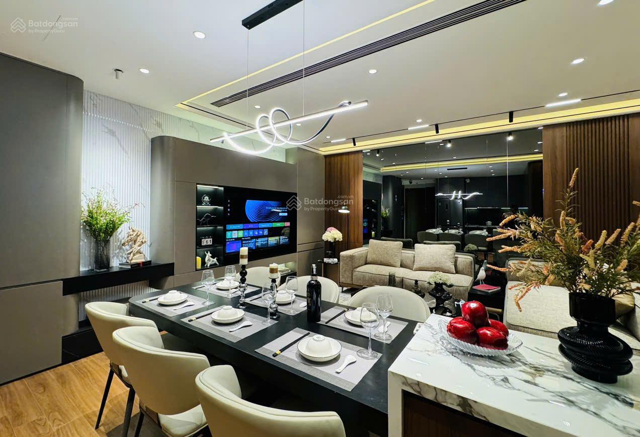 Căn hộ Vinhomes Nguyễn Chí Thanh 80m² giá 11.5 tỷ - Full nội thất sang trọng!