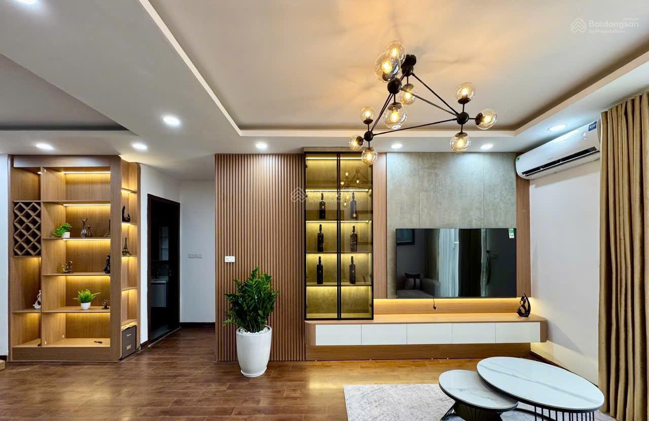 Căn hộ Vinhomes Nguyễn Chí Thanh 86m² giá 9.6 tỷ - View đẹp, sẵn sàng vào ở!