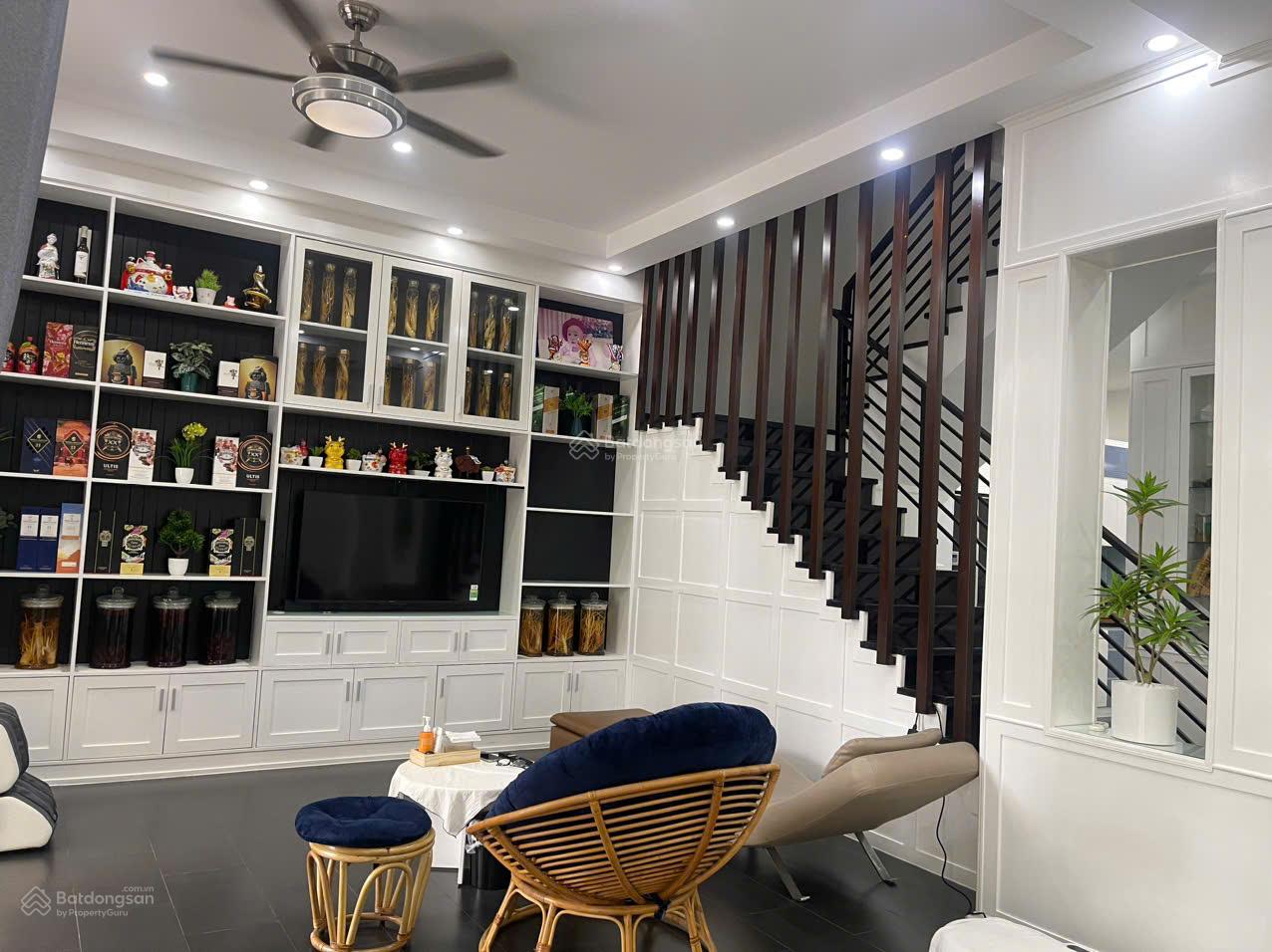 Biệt thự Hưng Thái, Phú Mỹ Hưng, 126m² giá 34.9 tỷ - Sẵn sàng vào ở ngay!