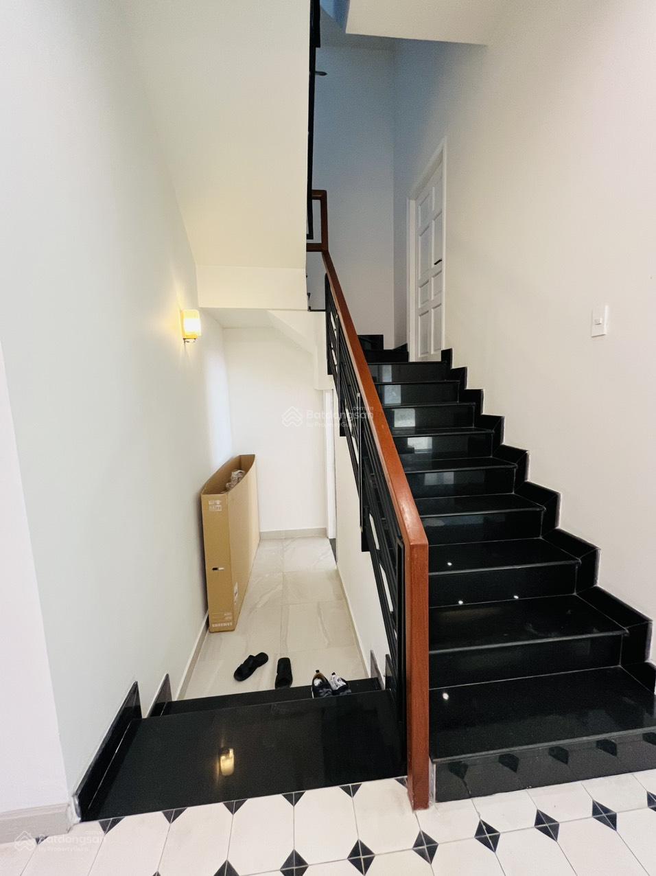 Bán villa sân vườn góc 2MT Thảo Nguyên Sài Gòn Q9 240m² - Nét đẹp sang trọng và tiện nghi!