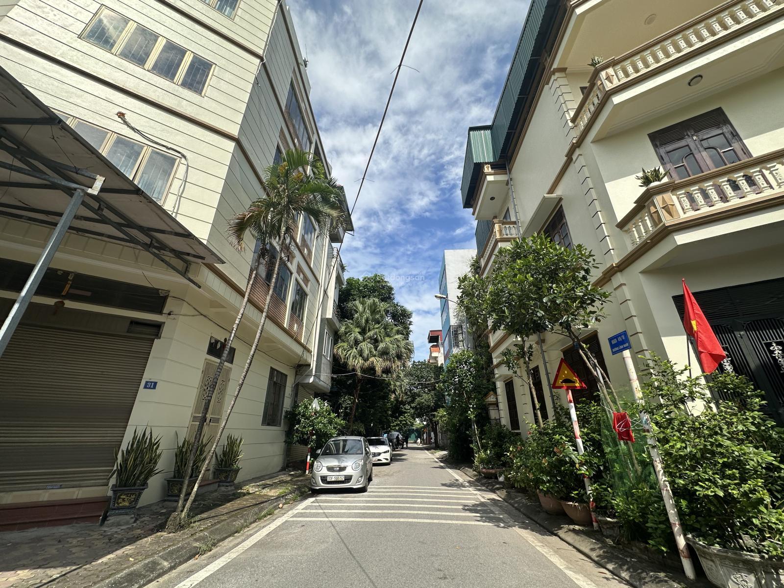 Nhà phân lô vỉa hè rộng 60m² giá 18 tỷ - Kinh doanh đắc địa, ô tô tránh!