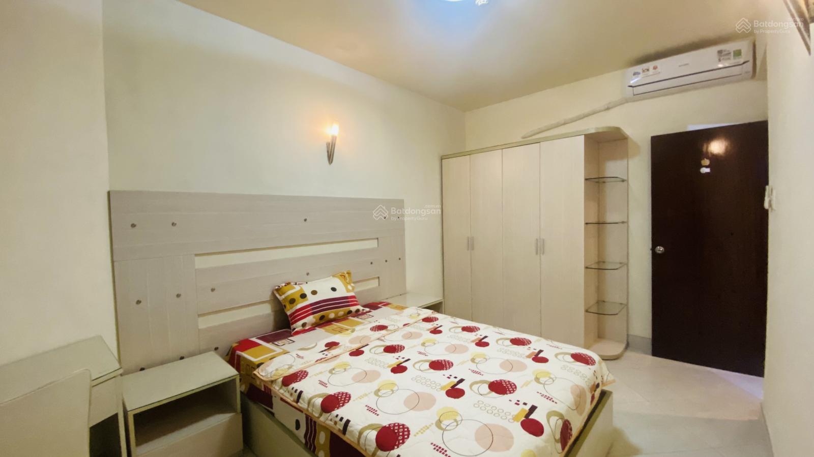 Căn hộ Hùng Vương Plaza Q5 130m² giá 22 triệu - Giao nhà ngay!