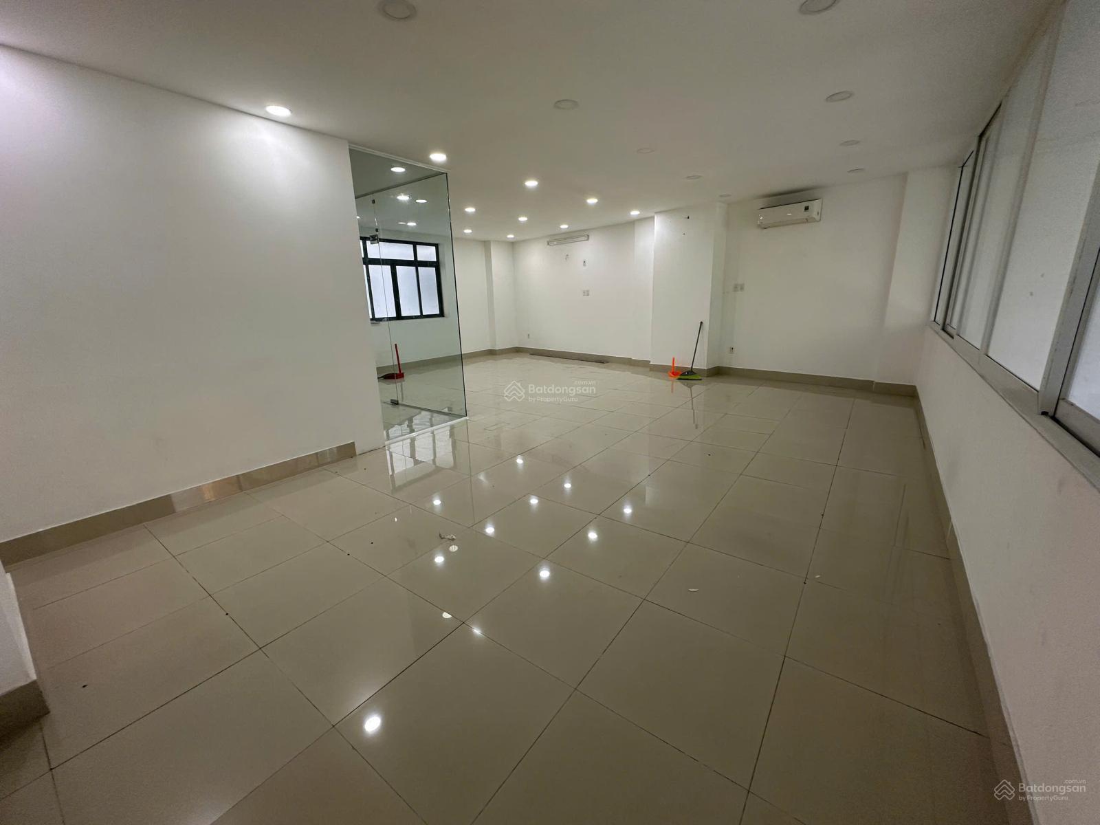 Cho thuê văn phòng KĐT Vạn Phúc City 100m² giá 10 triệu - An ninh tốt, tiện ích đầy đủ!