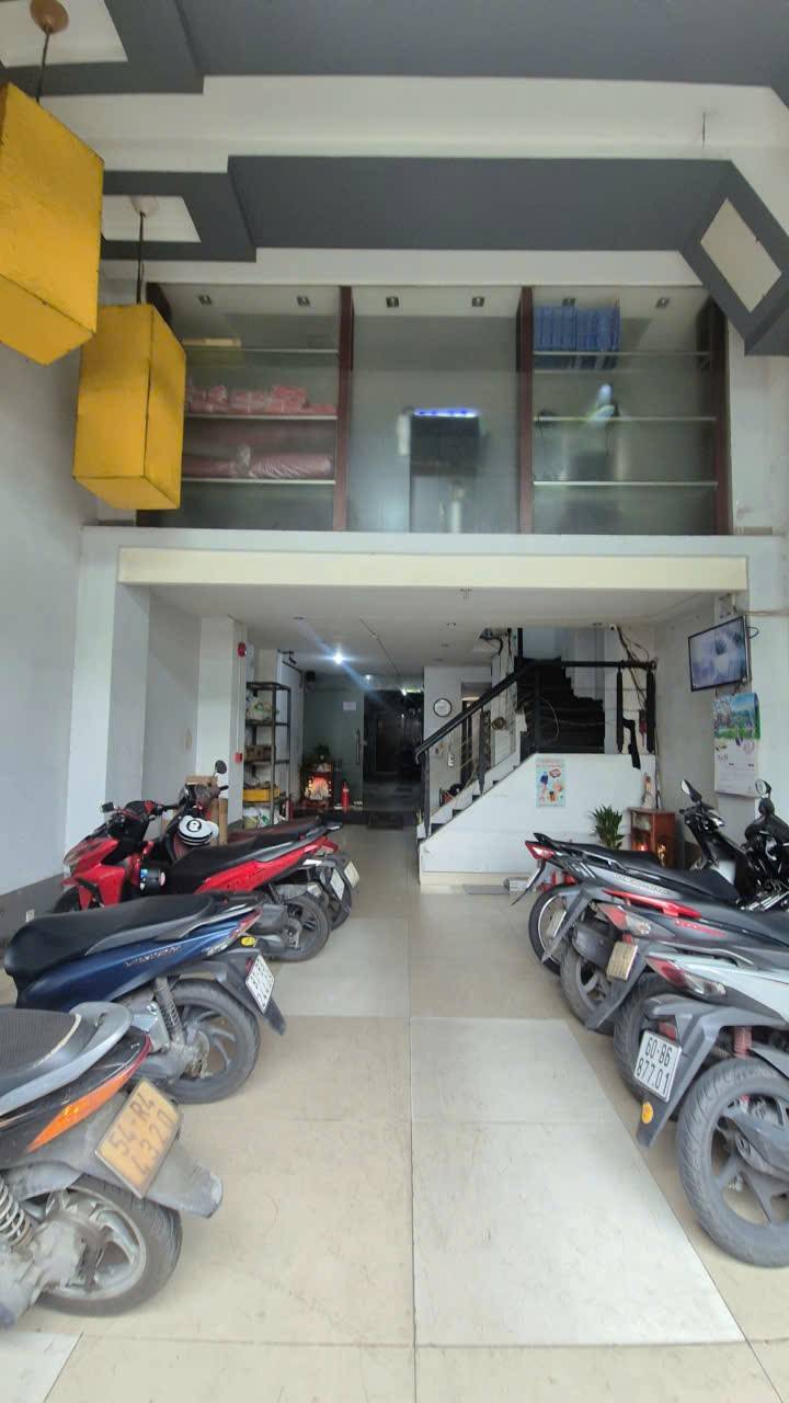 Nhà mặt tiền Thích Quảng Đức, Phú Nhuận 180m² giá 42 tỷ - Đầu tư sinh lời ngay!