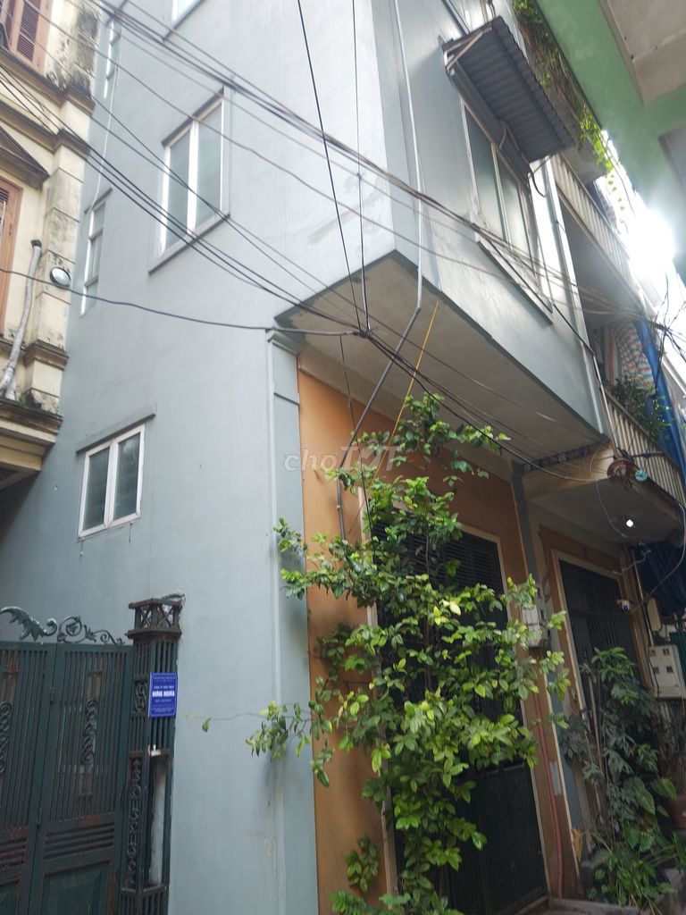 Nhà nguyên căn 4 tầng tại Văn Miếu, Đống Đa - 80m² chỉ 7.5 triệu/tháng