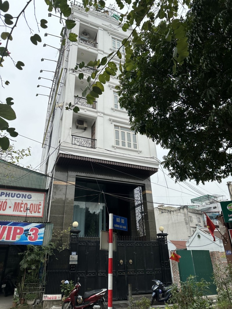 Bán nhà mặt phố Bát Khối, Cự Khối 140m² giá 28.5 tỷ - Kinh doanh sầm uất!