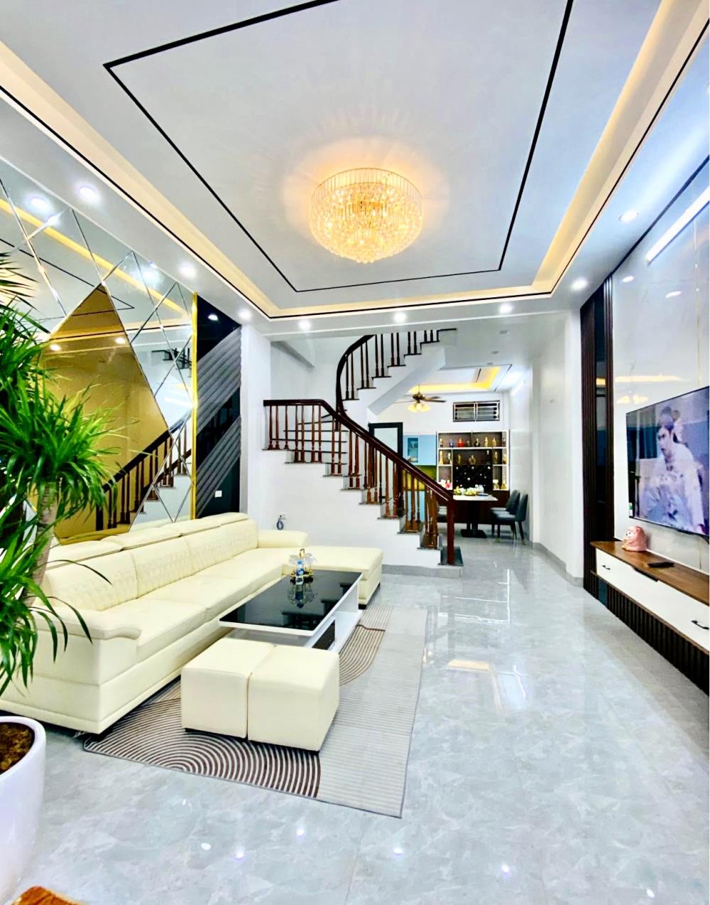 Nhà phố Trương Định, quận Hoàng Mai, 43m² giá 7.9 tỷ - Full nội thất sang trọng!