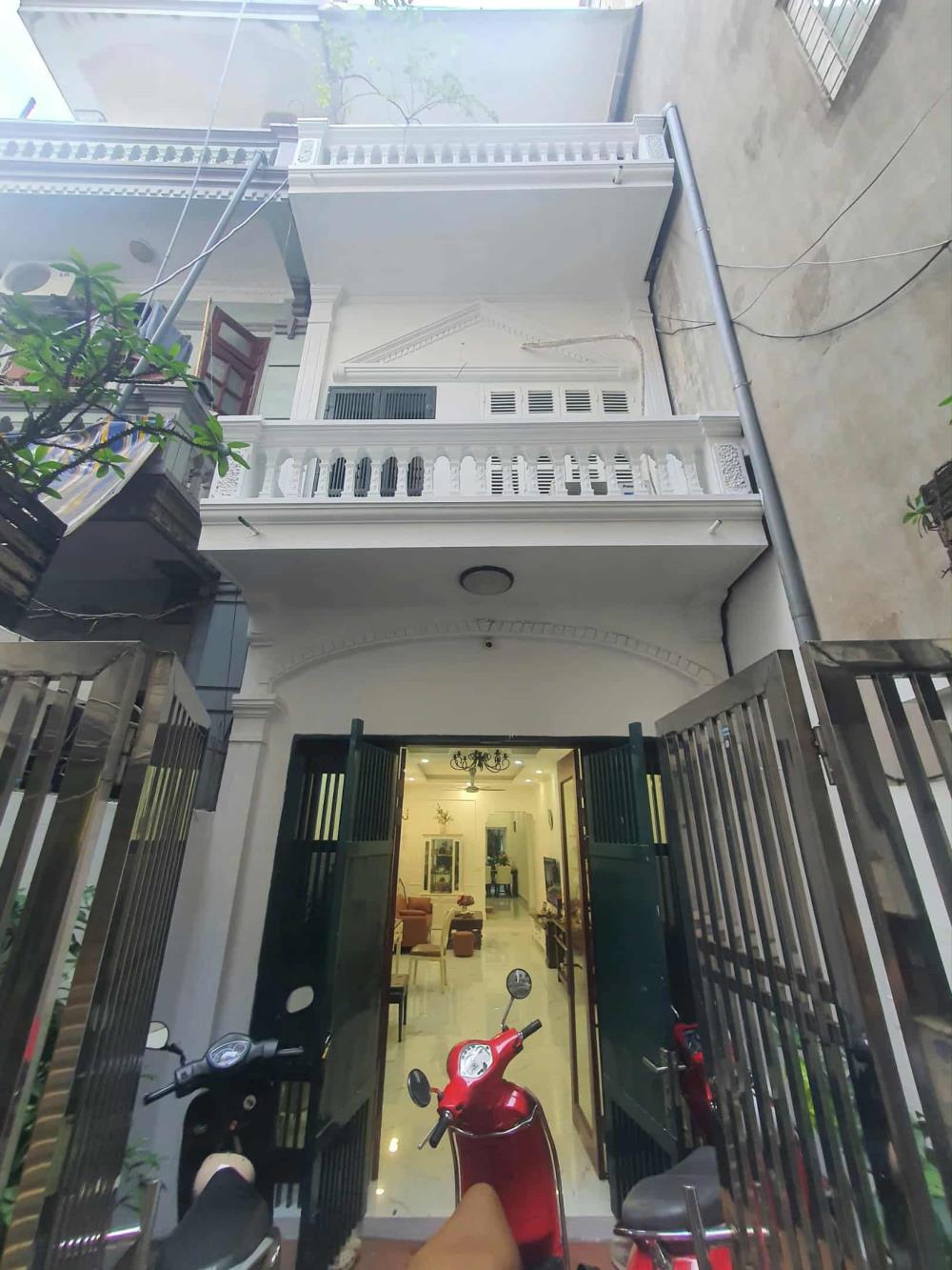 Nhà đẹp 125m² tại phường Trung Phụng, Đống Đa - Giá chỉ 140 triệu/m², sẵn sàng vào ở!