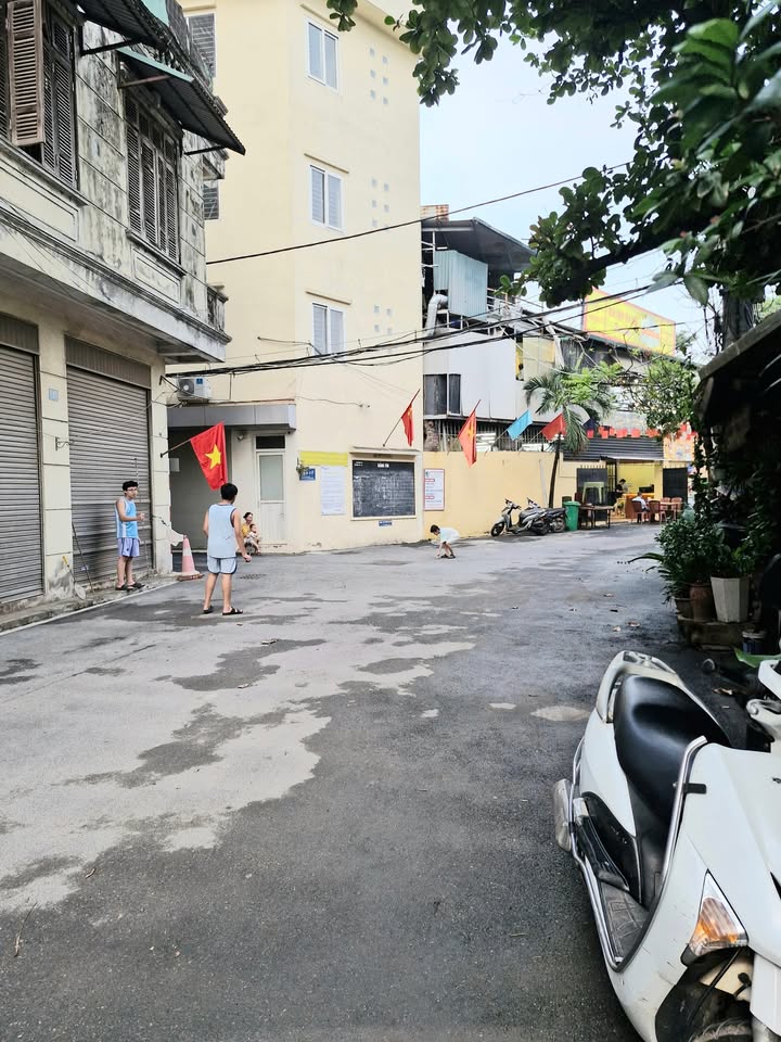 Nhà phân lô Tây Hồ 40m² giá 15 tỷ - Thiết kế đẹp, ở ngay!