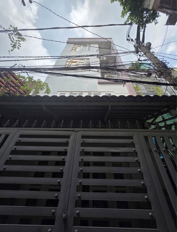 Nhà cho thuê tại Tân Bình 4.2x8m giá chỉ 15 triệu - Ngay khu Đệ Nhất Khách Sạn!