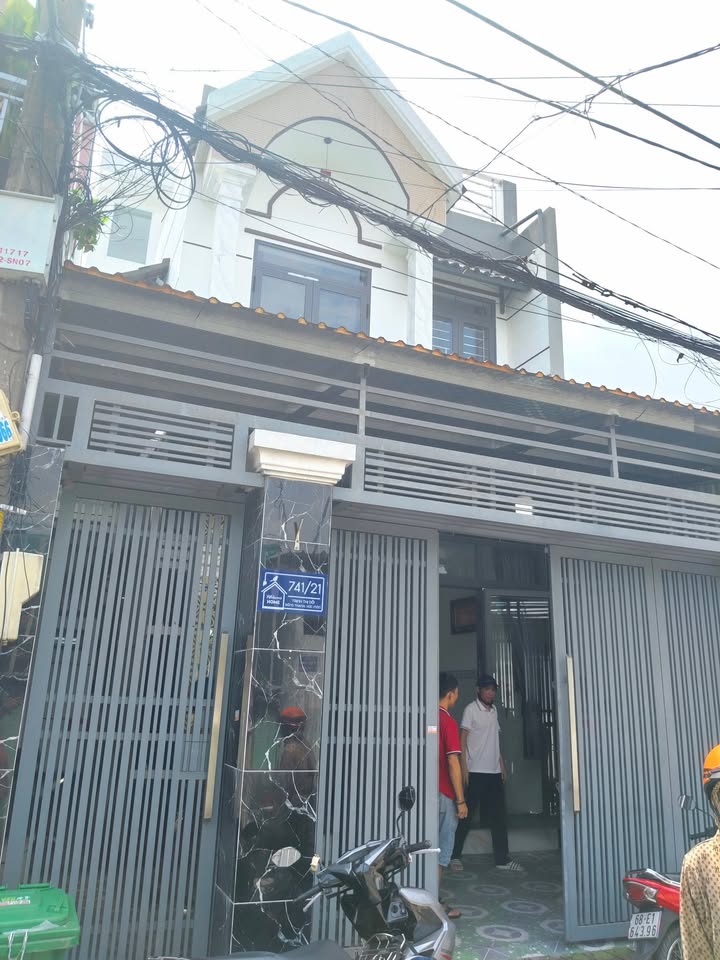 Nhà phố Đông Thạnh, Hóc Môn 102m² giá 5.2 tỷ - Hẻm xe hơi thông thoáng!