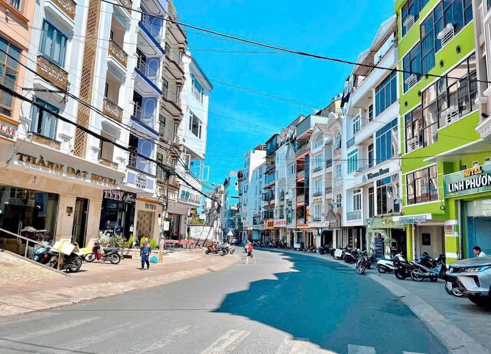 Nhà mặt tiền Nam Kỳ Khởi Nghĩa, Đà Lạt 35m² giá 9.9 tỷ - Vị trí đắc địa, sổ riêng!