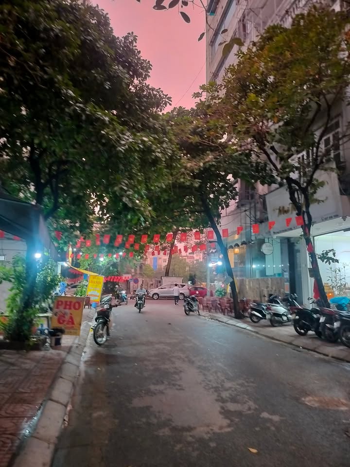 Nhà phố cổ Phan Đình Phùng 120m² giá 60 tỷ - Ô tô vào nhà, vị trí đắc địa!