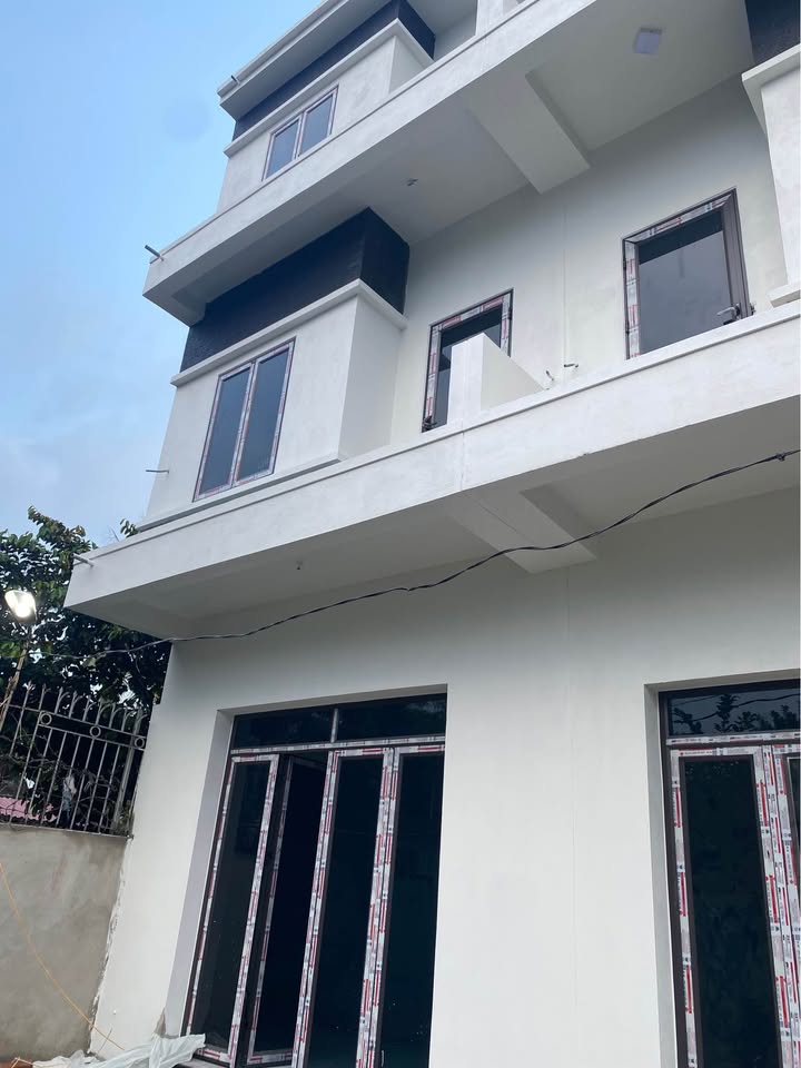 Nhà 3 tầng mới xây tại Thượng Lân, Ninh Sơn, 60m² - Giá 2.5 tỷ, sẵn sàng vào ở!