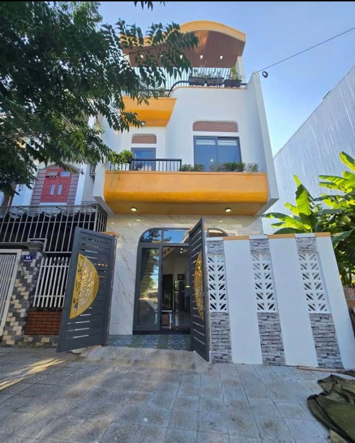 Nhà 3 tầng mặt tiền 7,5m Phạm Ngọc Mậu 4 tỷ - Sẵn sàng vào ở ngay!