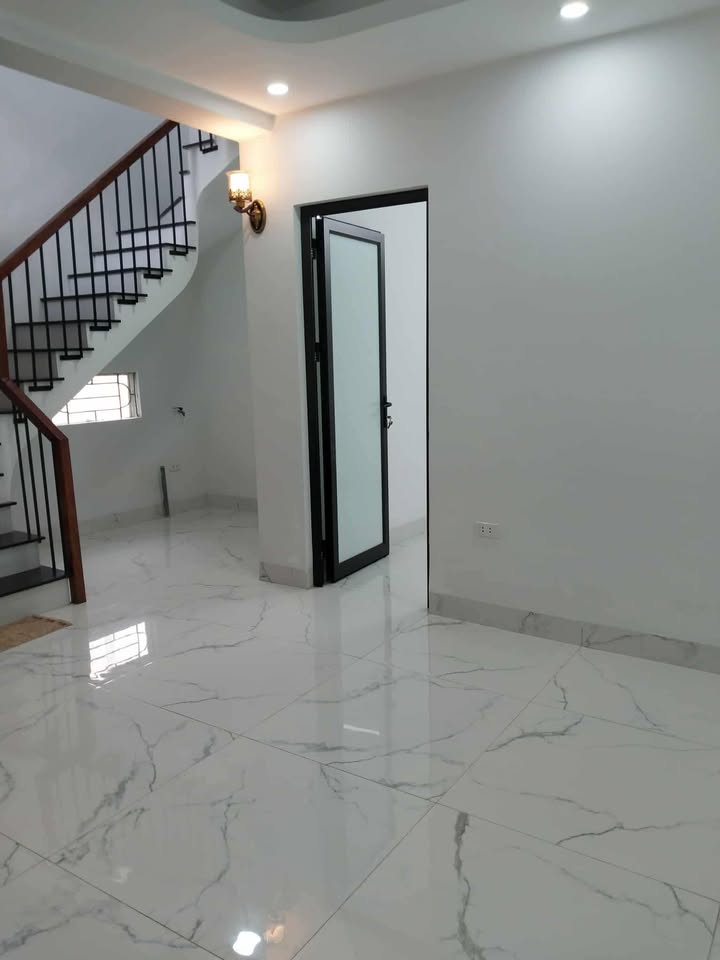 Nhà 3 tầng Định Công Hạ 46m² giá chỉ 2.9 tỷ - Đầy đủ tiện nghi ngay bây giờ!