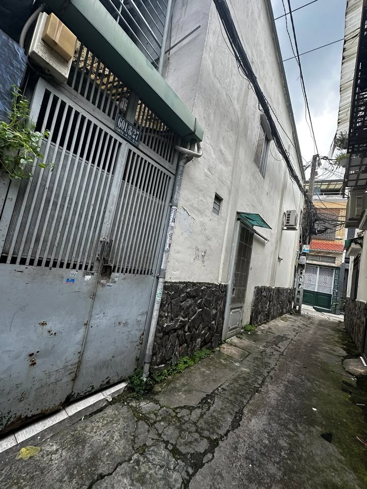 Nhà nguyên căn cho thuê tại Quận 10 - 3PN, 2WC chỉ 8 triệu/tháng!