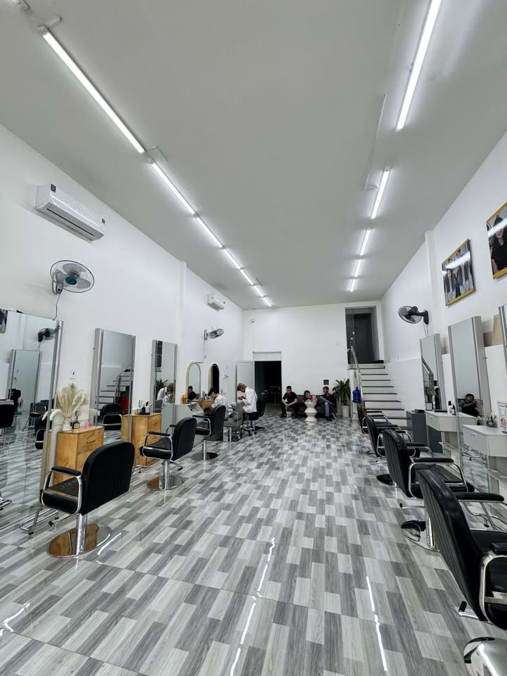 Bán nhà mặt tiền Lê Hồng Phong, Dĩ An 200m² giá 15.8 tỷ - Đầu tư sinh lời ngay!