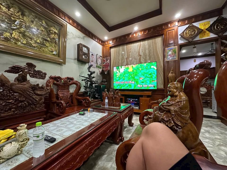 Biệt thự Hiệp Thành, Lê Văn Khương 206m² giá 13.9 tỷ - Nội thất gỗ quý siêu Vip!