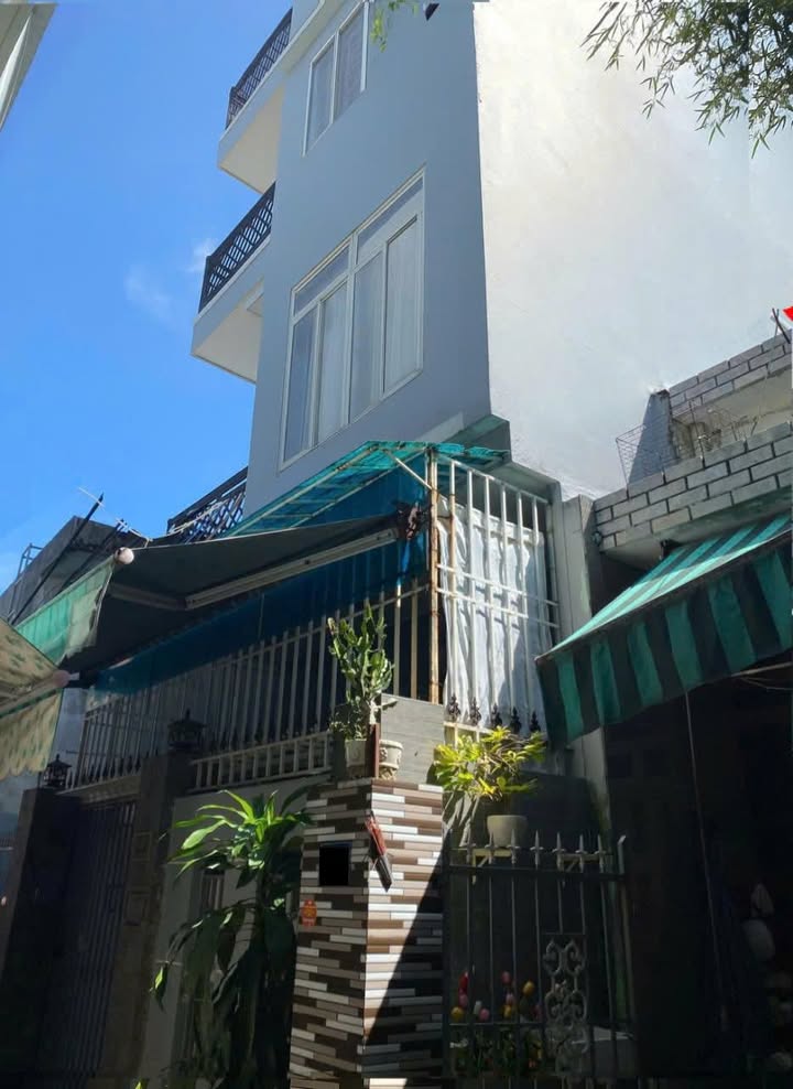 Nhà 3 tầng kiệt Mai Lão Bạng, Hải Châu 67m² giá chỉ 4.35 tỷ - Sân để xe rộng rãi!