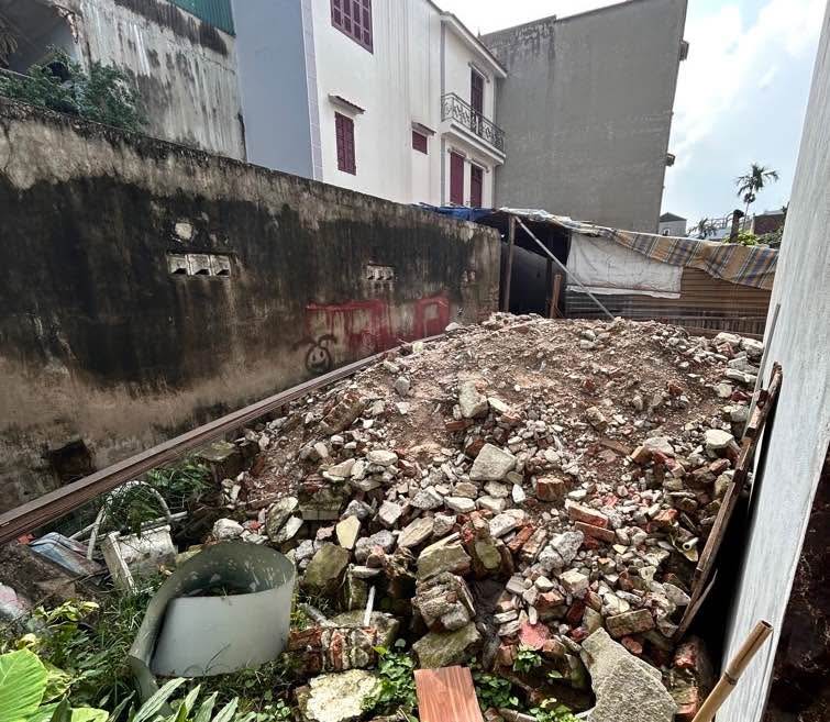 Đất chính chủ tại Việt Hưng 38m² giá 5 tỷ - Gần ô tô, tiện ích đầy đủ!