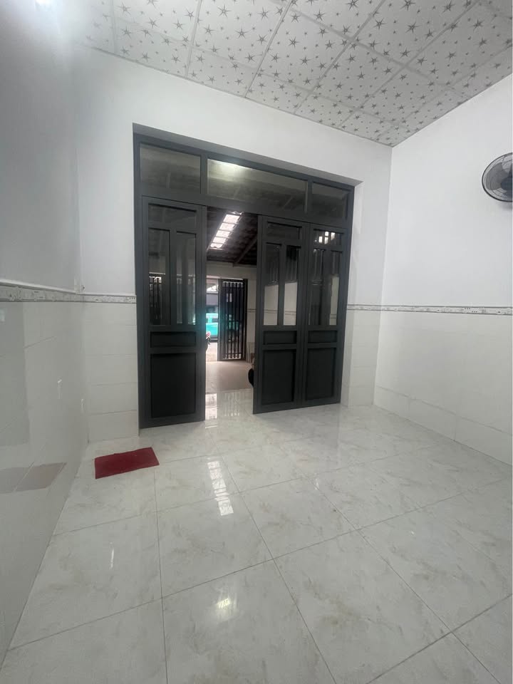 Nhà nguyên căn hẻm 496 Dương Quảng Hàm 100m² giá 13 triệu - Sẵn sàng cho thuê ngay!