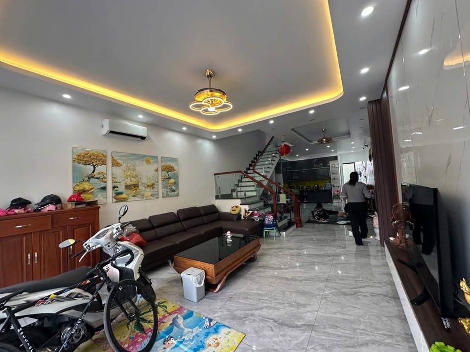 Nhà mới xây tại khu Quảng Hồng, Nam Sơn, Cẩm Phả 75m² giá 4.15 tỷ - Thiết kế hiện đại, an ninh tốt!