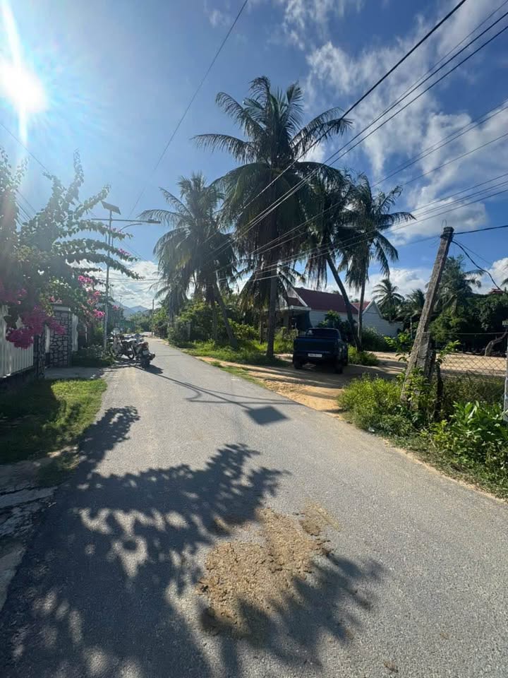 Đất nền Xuân Tự 1 Vạn Ninh 920m² giá chỉ 5.98 tỷ - Sổ đỏ chính chủ, tách thửa thoải mái!