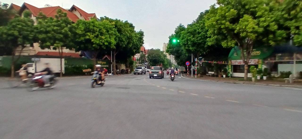 Đất nền Việt Hưng Long Biên 65m² giá 8 tỷ - Vị trí đắc địa, ô tô vào tận nơi!