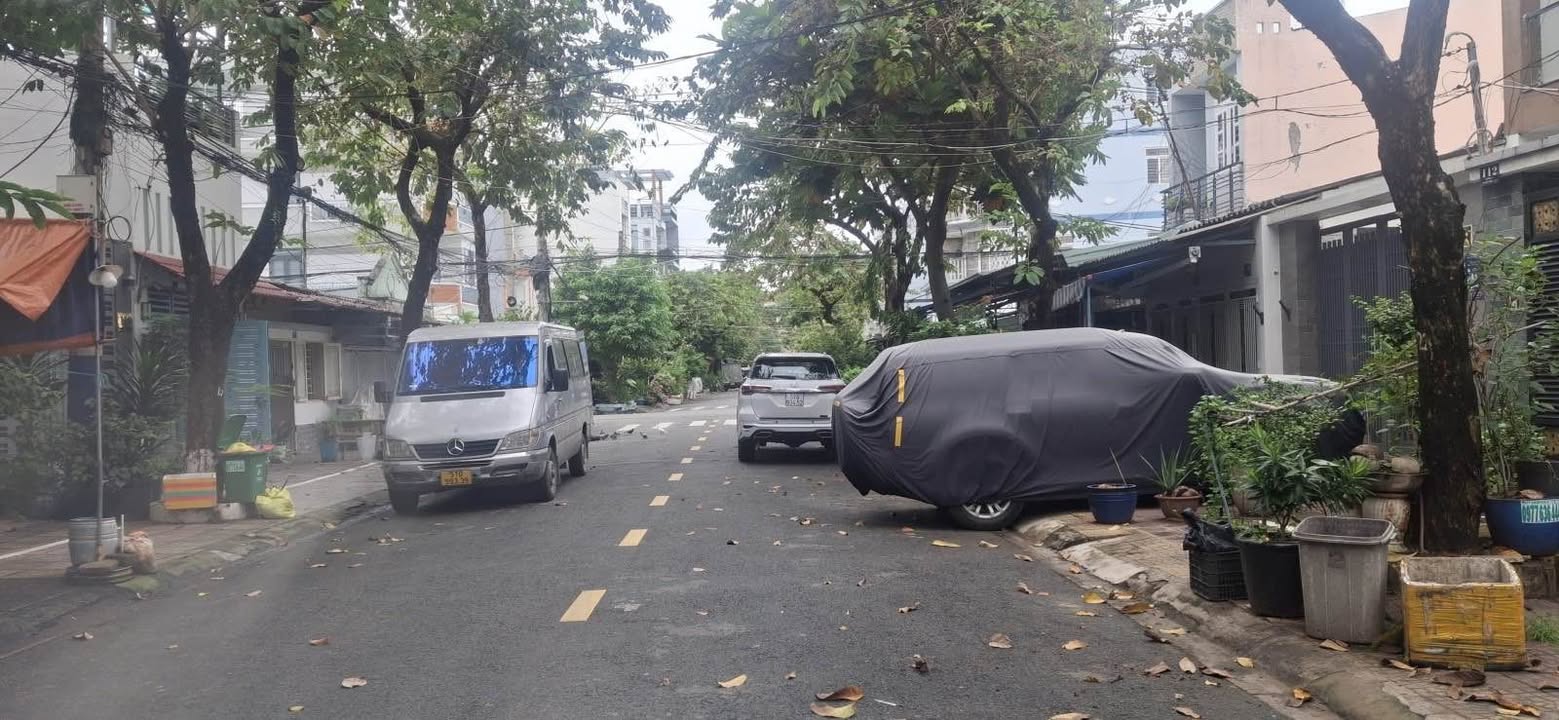 Bán FrontHouse Phường Phước Bình 104m² giá 6.4 tỷ - Tiện xây mới ngay mặt tiền!