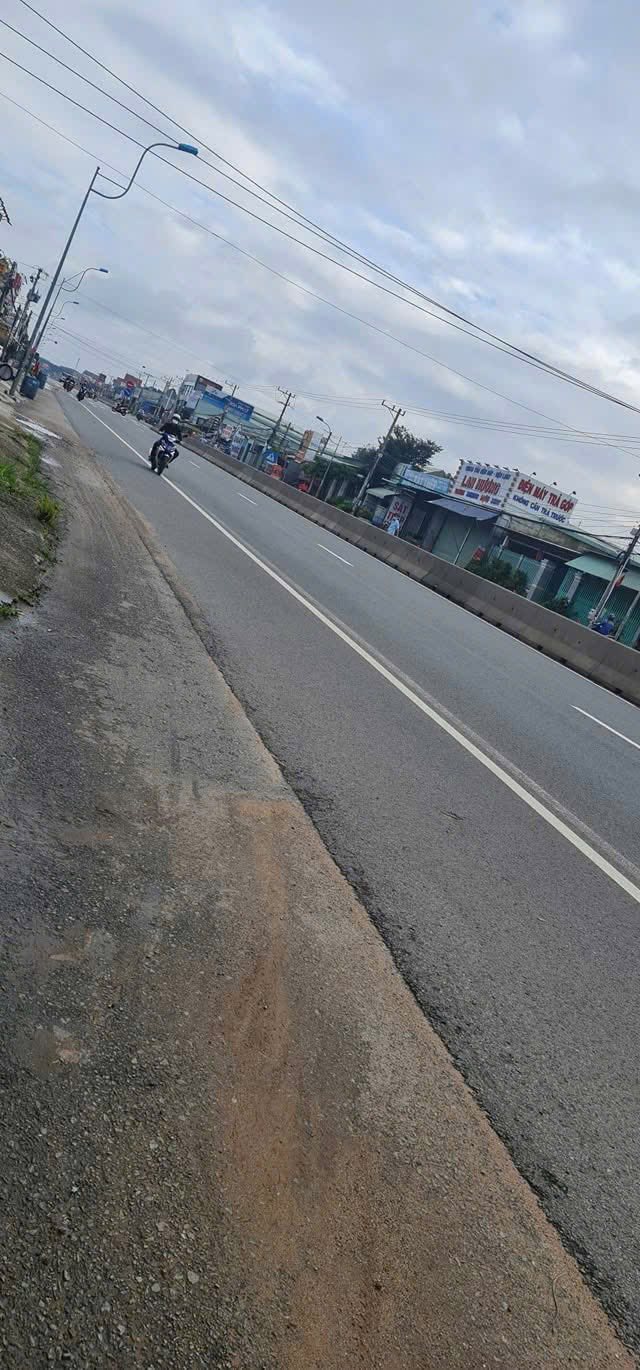 Warehouse mặt tiền Quốc Lộ 14, Hòa Lợi 1200m² giá 8.8 tỷ - Cơ hội đầu tư sinh lời!