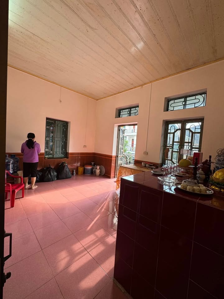 Nhà 2 tầng Khánh Trung, Tân Thành, 116m² giá 12.5 tỷ - Cách phố đi bộ chỉ 300m!