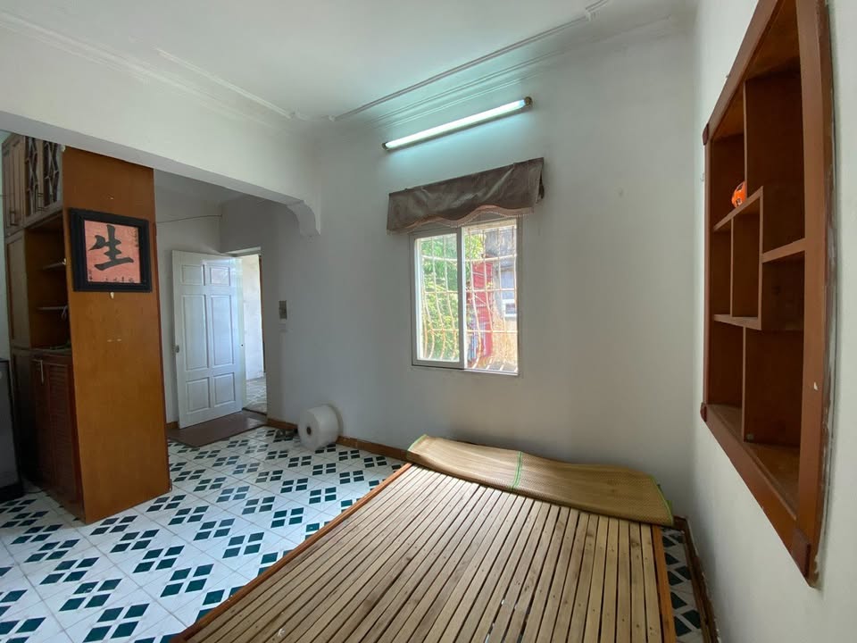 Căn hộ tập thể Hào Nam 50m² giá thỏa thuận - Căn góc thoáng mát, phù hợp thuê lâu dài!