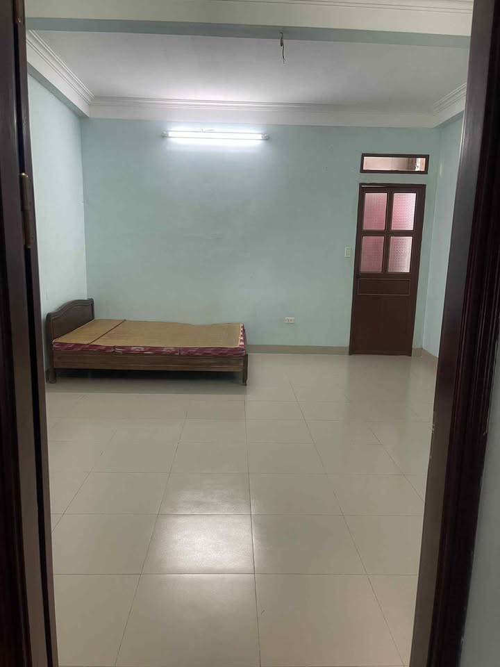 Phòng cho thuê giá rẻ tại Trần Khát Chân, Hai Bà Trưng 25m² - Không gian sống tiện nghi!