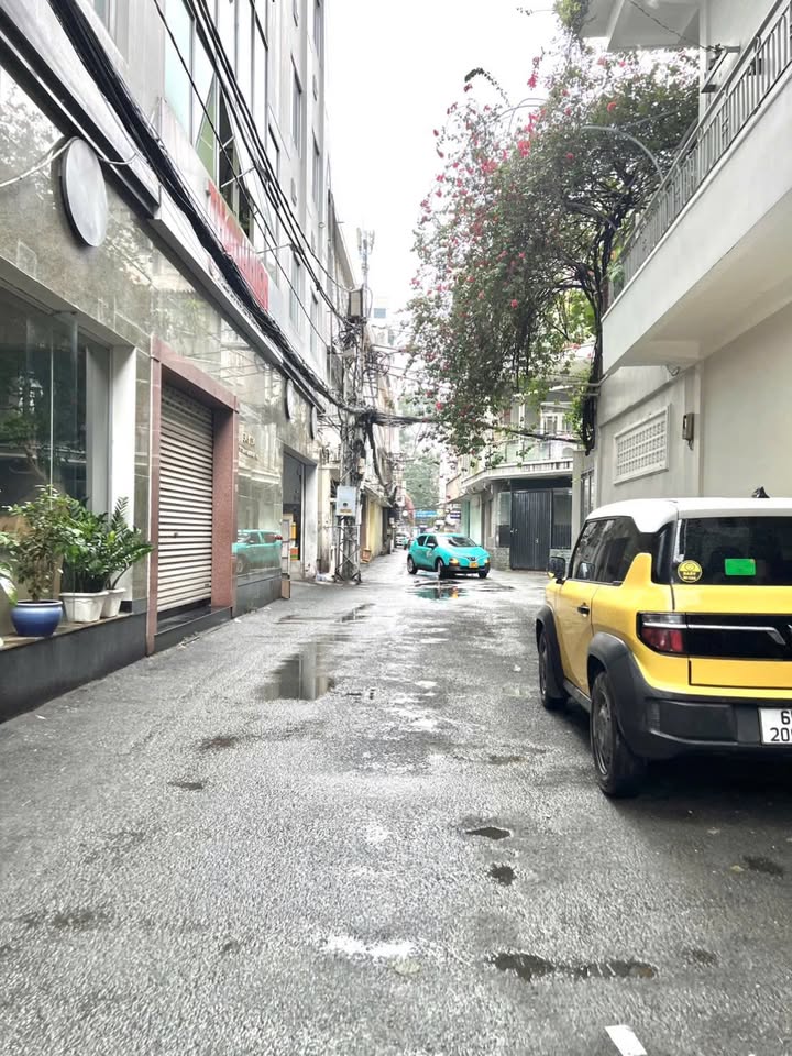 Nhà phố Trần Hưng Đạo Quận 1 45m² giá 8.6 tỷ - Hẻm ô tô 5.5m rộng rãi!