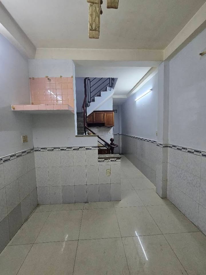 Nhà Bình Tân 22.8m² giá 2 tỷ - Hẻm xe hơi rộng thoáng