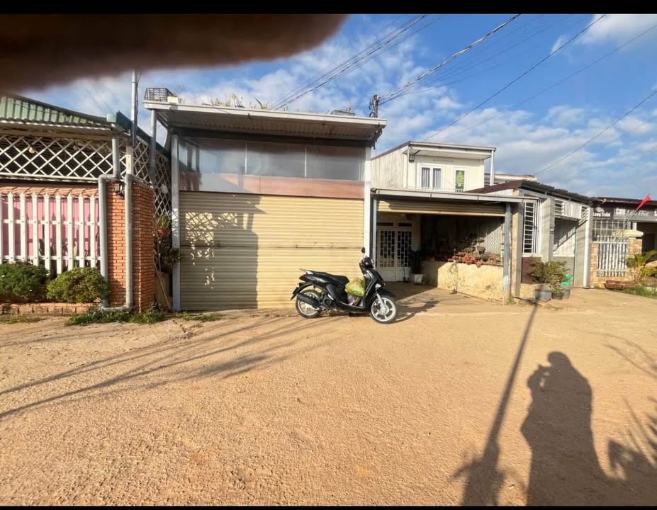 Bán nhà mặt tiền Nguyễn Hoàng Đà Lạt 100m² giá 2.45 tỷ - Vị trí đắc địa gần ký túc xá