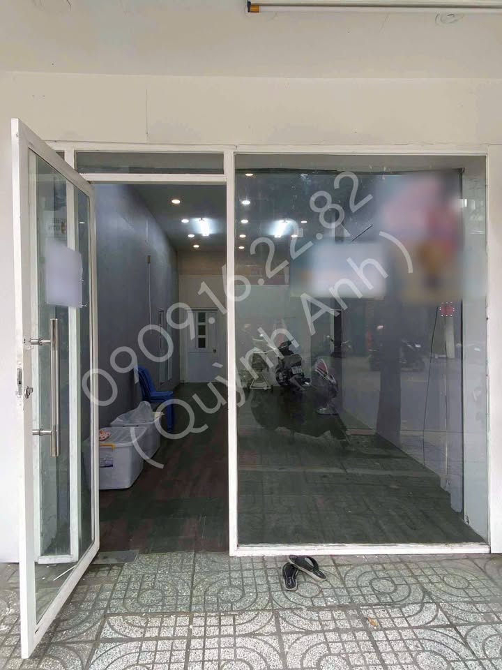 Mặt bằng cho thuê mặt tiền CMT8, Tân Bình 30m² - Kinh doanh sầm uất!